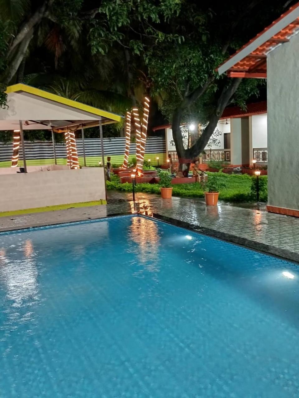 ホテル Happy Holiday Alibaug アリバグ エクステリア 写真