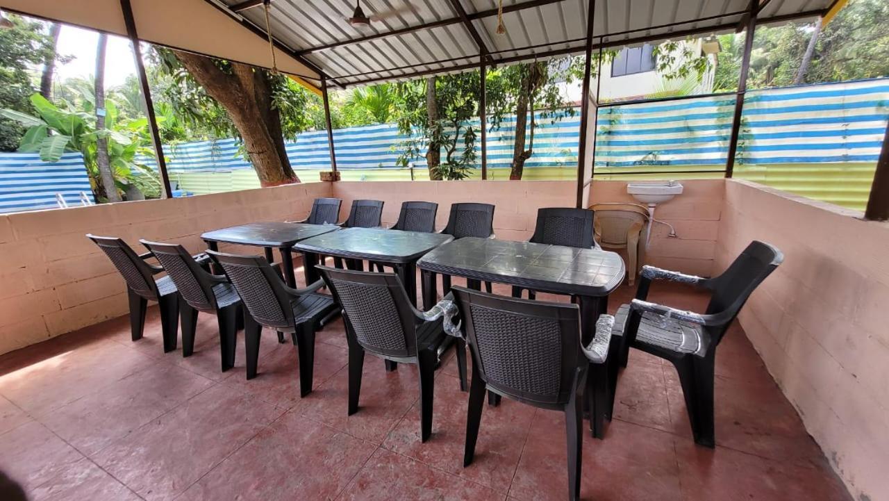 ホテル Happy Holiday Alibaug アリバグ エクステリア 写真