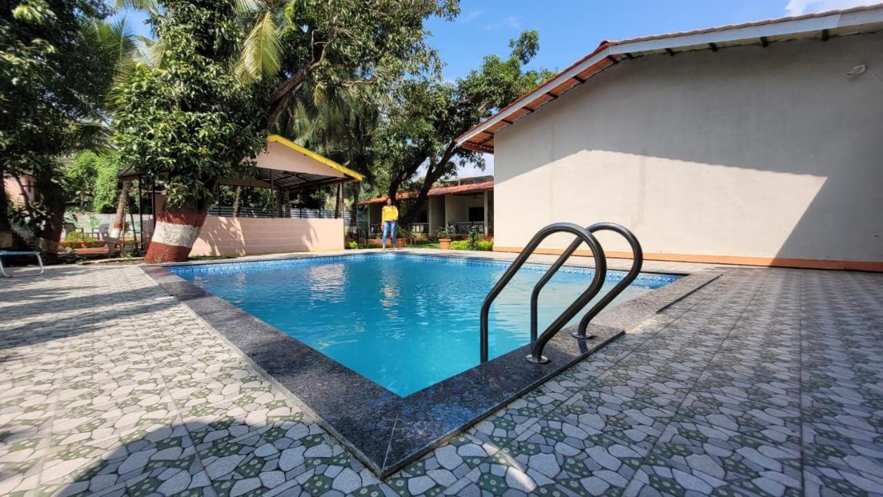 ホテル Happy Holiday Alibaug アリバグ エクステリア 写真